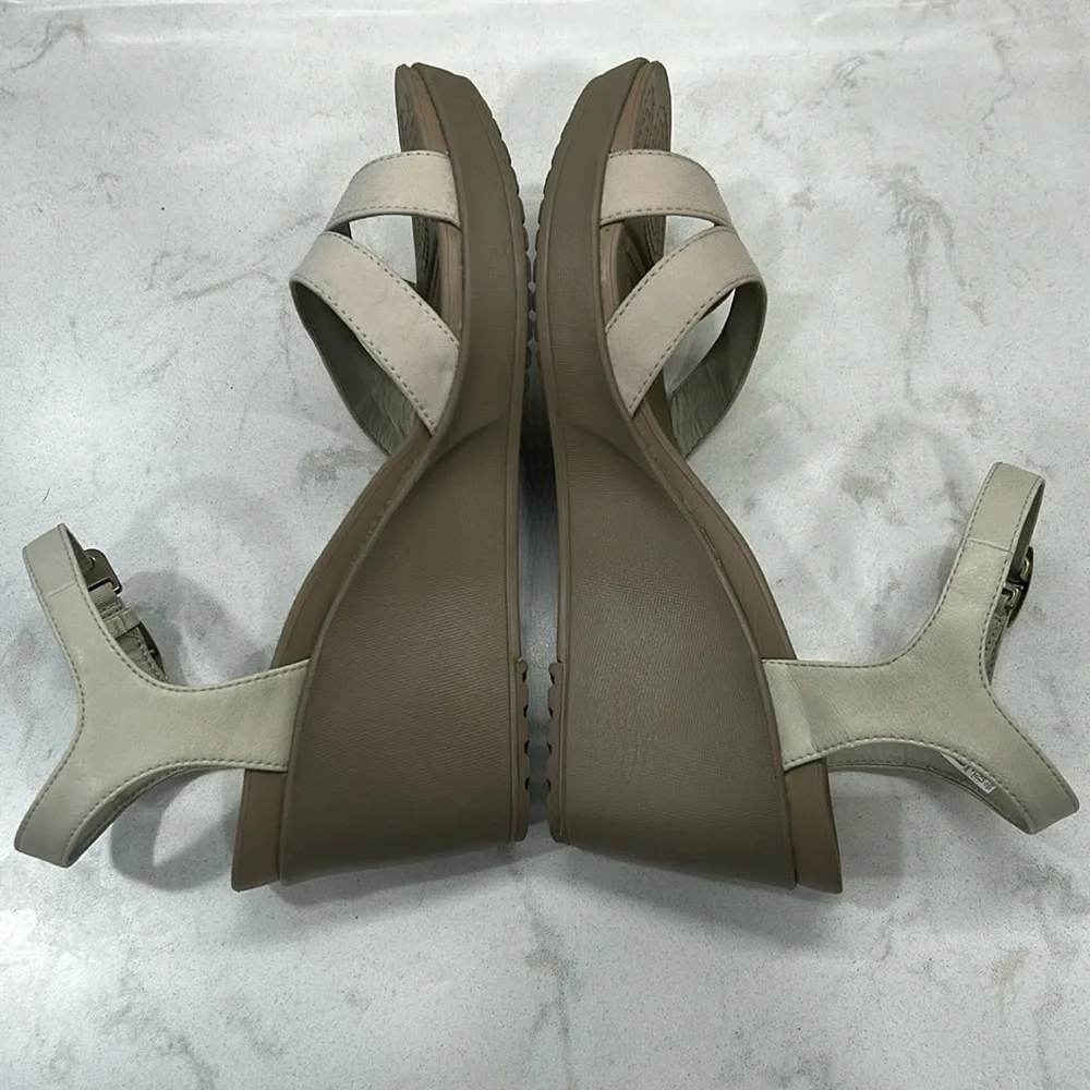 Crocs Womens Leigh II Ankle Strap Wedge Sandals Size 10 Light Beige